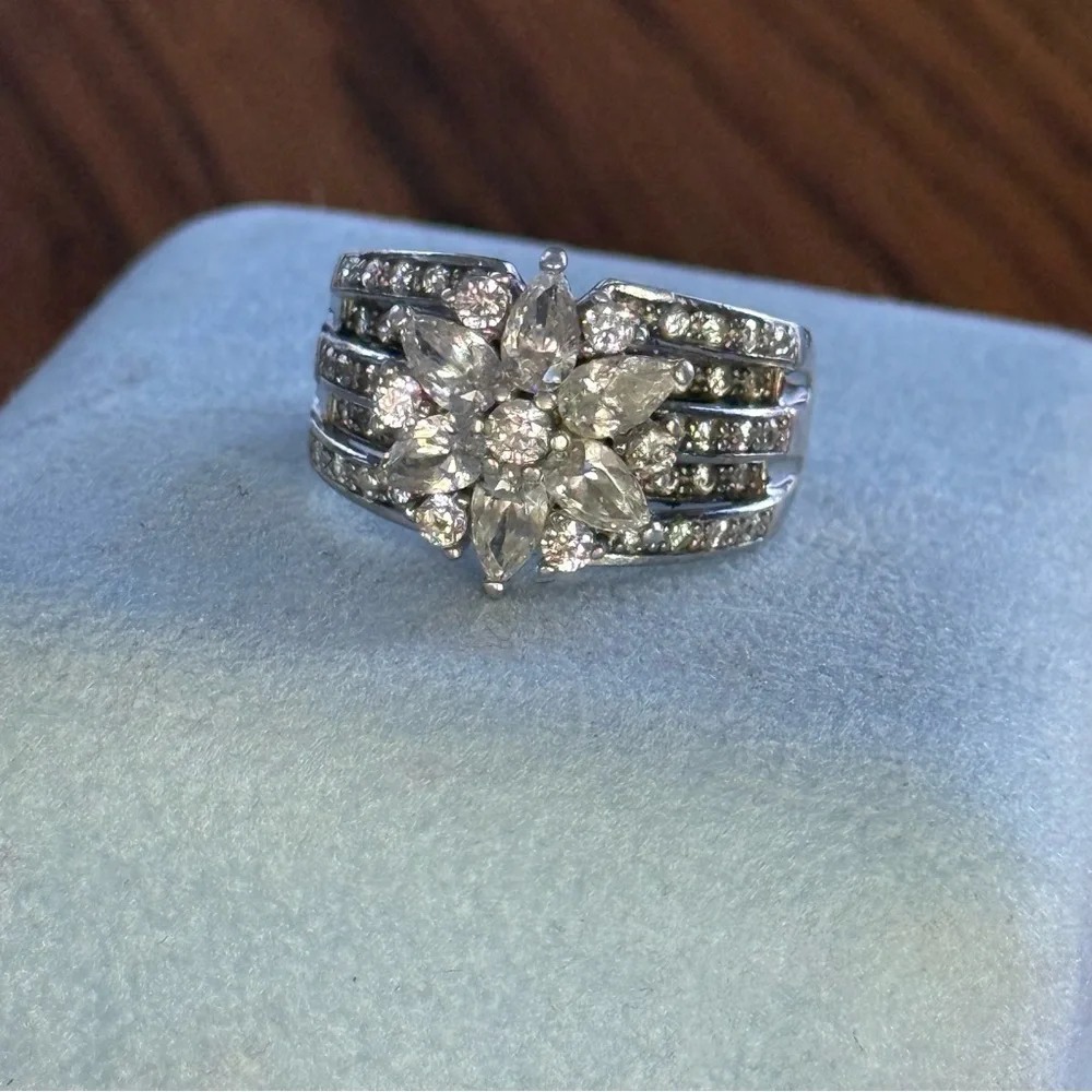 Vintage SW Sterling Silver Flower Ring – Size 6 – Marquise & Round CZ - Picture 9 of 10